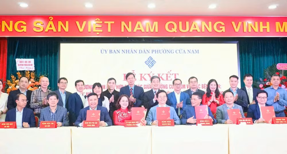 Các đại biểu chụp ảnh lưu niệm tại Hội nghị tổng kết công tác y tế năm 2025 và triển khai phương hướng, nhiệm vụ năm 2026