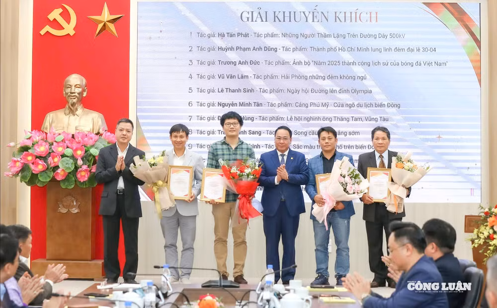 Các tác giả nhận Giải Khuyến khích ta