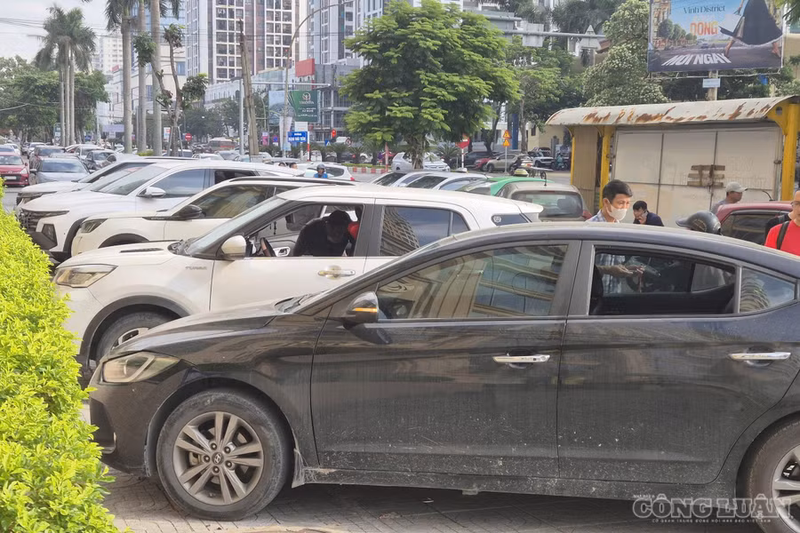 Bắt giữ 3 nghi phạm đập vỡ kính 8 ô tô trong đêm