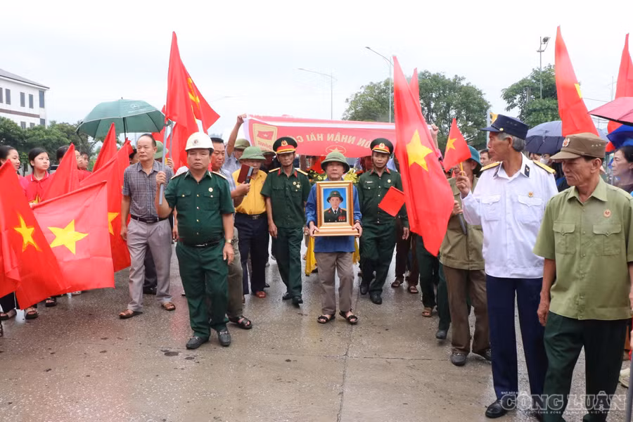 Xúc động ngày đón liệt sĩ trở về sau gần 60 năm nằm lại chiến trường