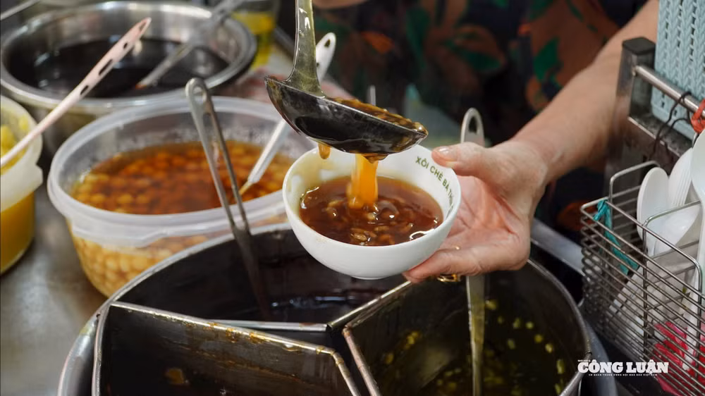 Xôi chè Bà Thìn là một trong những “vị ngọt” của mùa đông Hà Nội