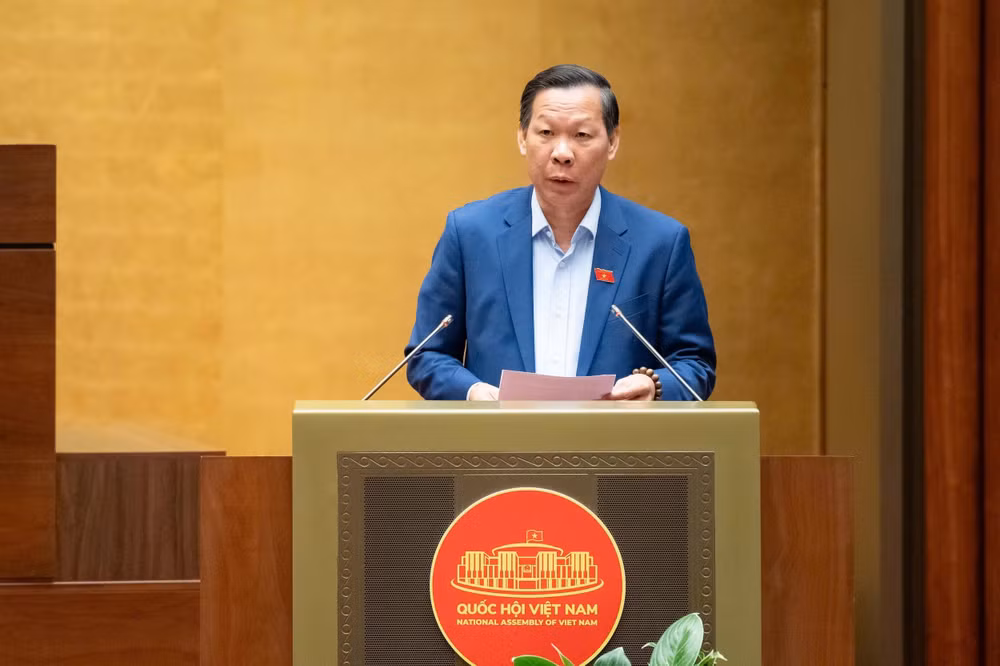 Chủ nhiệm Uỷ ban Kinh tế và Tài chính Phan Văn Mãi phát biểu.