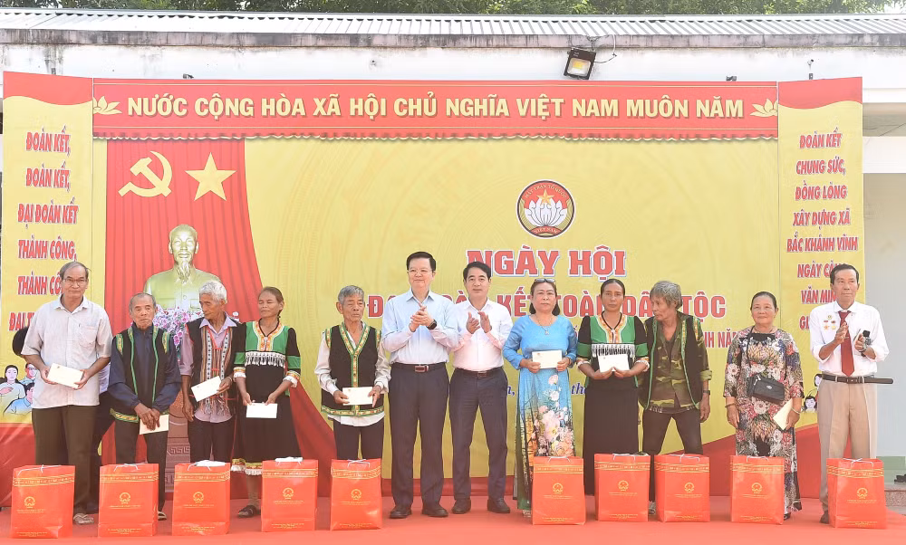 Phó Thủ tướng Mai Văn Chính dự ngày hội đại đoàn kết toàn dân tộc tại Khánh Hòa- Ảnh 3.