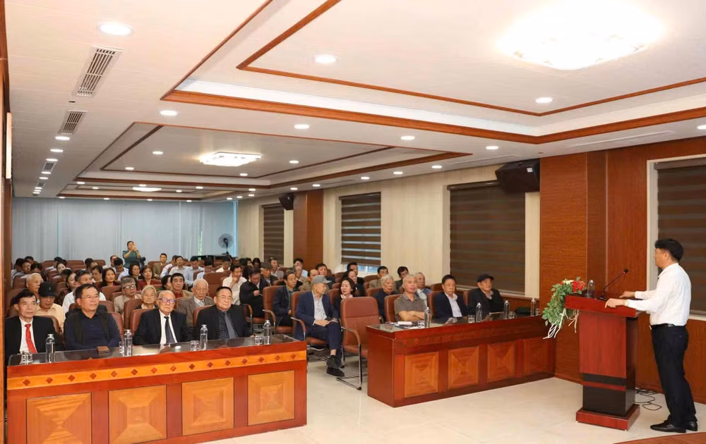 4.Toàn cảnh buổi gặp mặt kỷ niệm