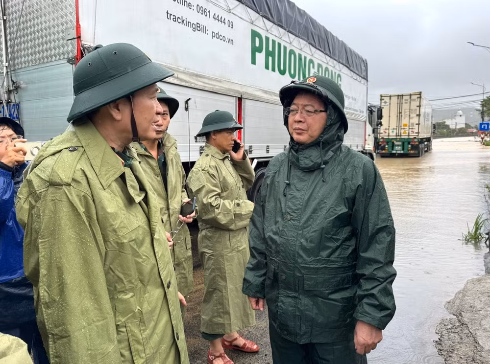 Phó Thủ tướng Hồ Quốc Dũng: Tập trung di dời dân, huy động tổng lực khắc phục chia cắt giao thông tại Đắk Lắk- Ảnh 1.