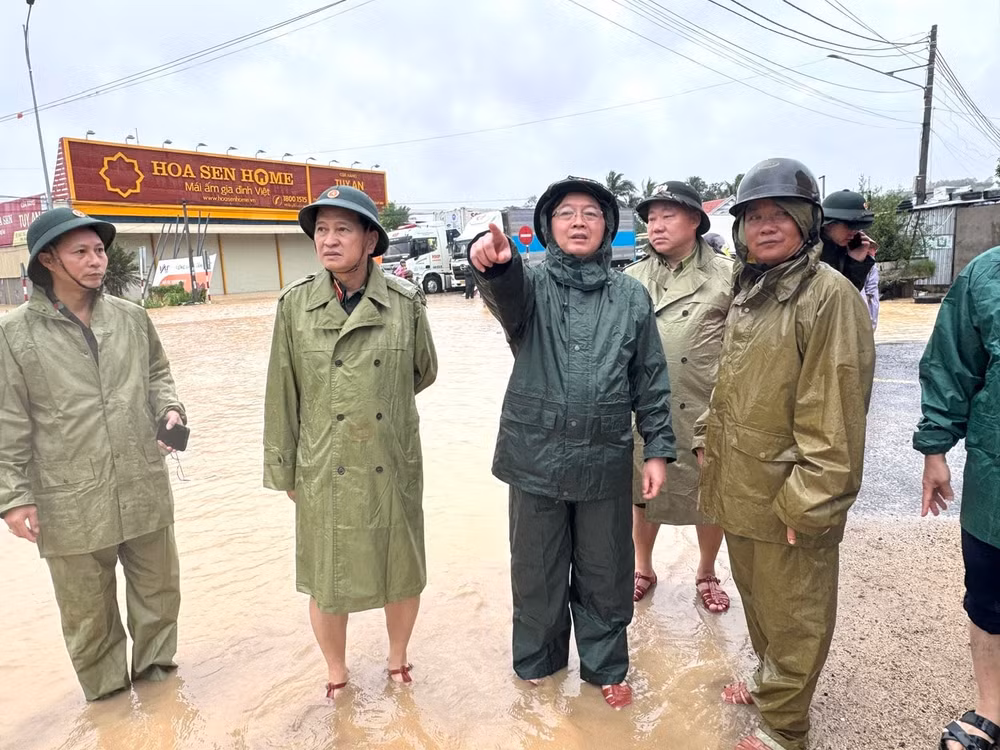 Phó Thủ tướng Hồ Quốc Dũng: Tập trung di dời dân, huy động tổng lực khắc phục chia cắt giao thông tại Đắk Lắk- Ảnh 3.