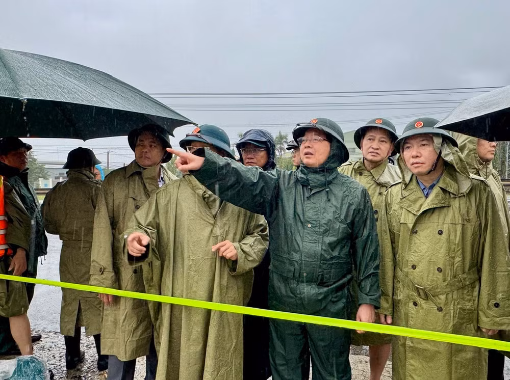 Phó Thủ tướng Hồ Quốc Dũng: Di dời dân ngay trong ngày, tuyệt đối không để xảy ra thiệt hại về người- Ảnh 4.