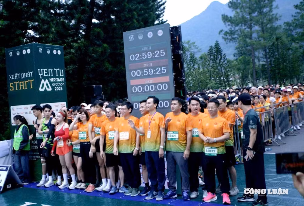 Các vận động viên trước giờ xuất phát - cự ly 5km.