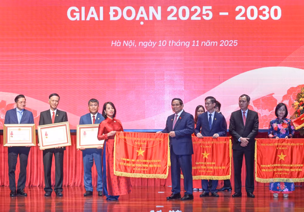 Thủ tướng: Xây dựng nền ngoại giao toàn diện, hiện đại, chuyên nghiệp, mang đậm bản sắc Việt Nam- Ảnh 4.