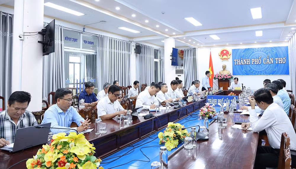 Toàn cảnh buổi làm việc giữa UBND TP Cần Thơ với EVNNPT diễn ra chiều ngày 13/11/2025
