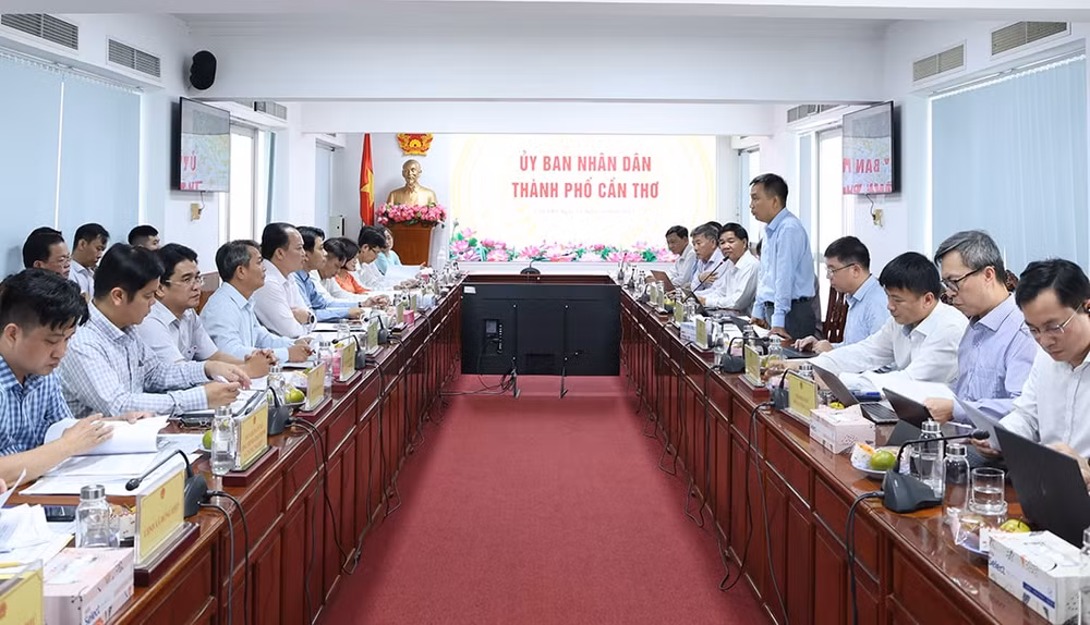 Buổi làm việc giữa EVNNPT với UBND TP. Cần Thơ vào sáng ngày 13/11/2025