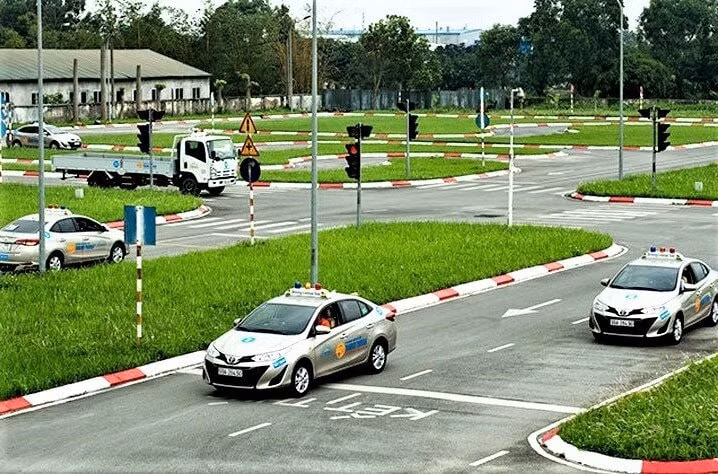 Sân bãi được nâng cấp hiện đại, đáp ứng yêu cầu tốt nhất cho học viên tham gia thực hành và thi sát hạch