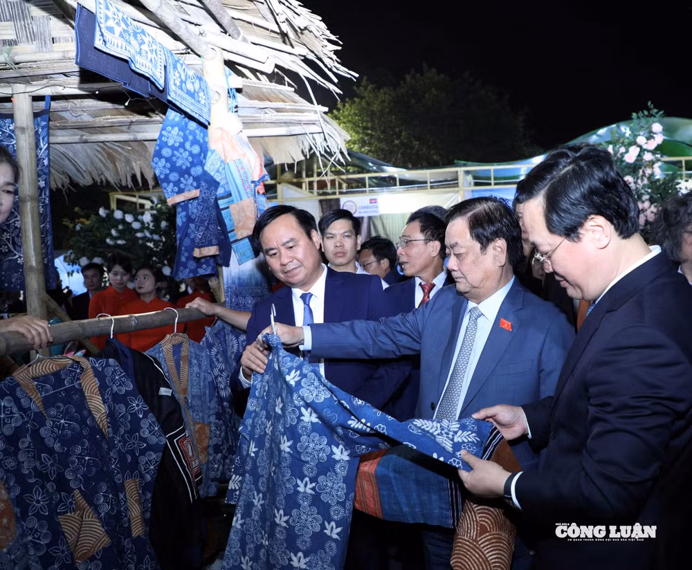 Ảnh màn hình 2025-11-15 lúc 06.36.24