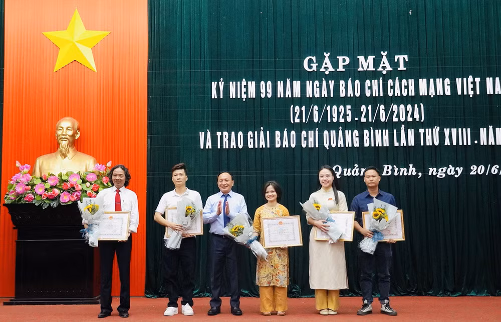 quang binh gap mat ky niem ngay bao chi cach mang viet nam va trao giai bao chi cua tinh hinh 2