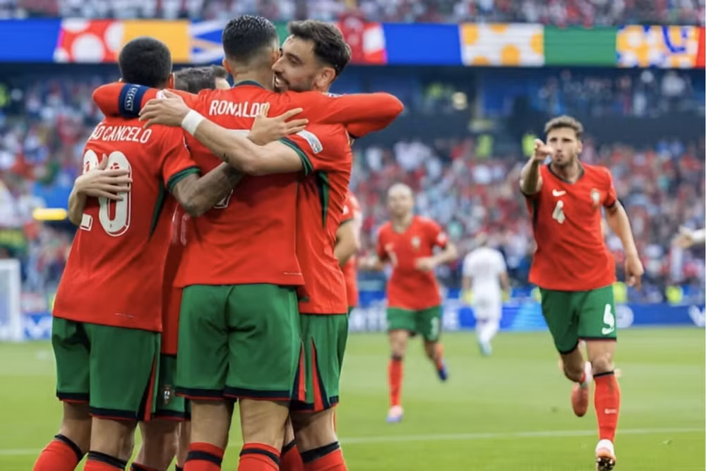 ronalo kien tao thanh ban bo dao nha gianh ve vao vong 1 8 euro 2024 hinh 1