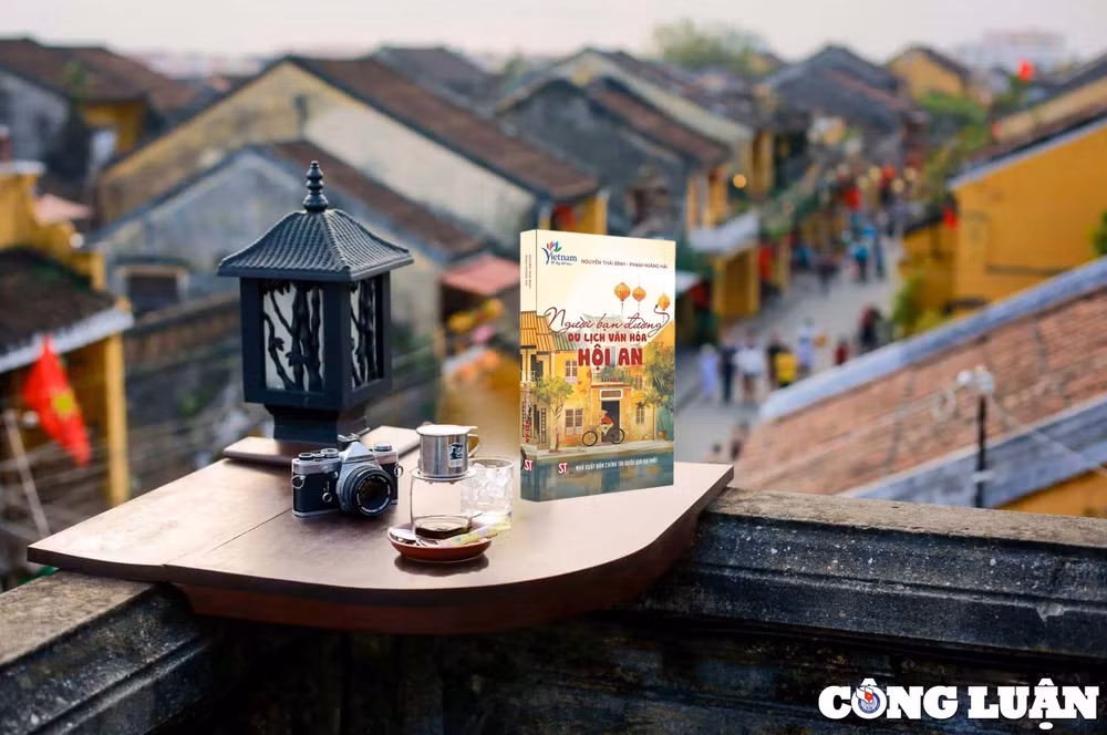 gioi thieu sach moi nguoi ban duong du lich van hoa hoi an hinh 1