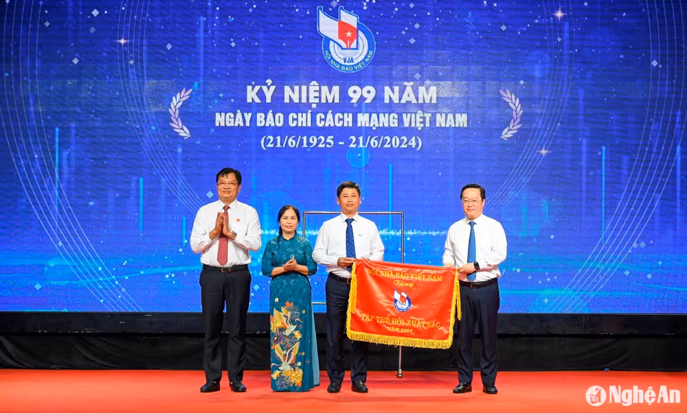 nghe an vinh danh 34 tac pham xuat sac tai le trao giai bao chi nghe an 2023 hinh 2