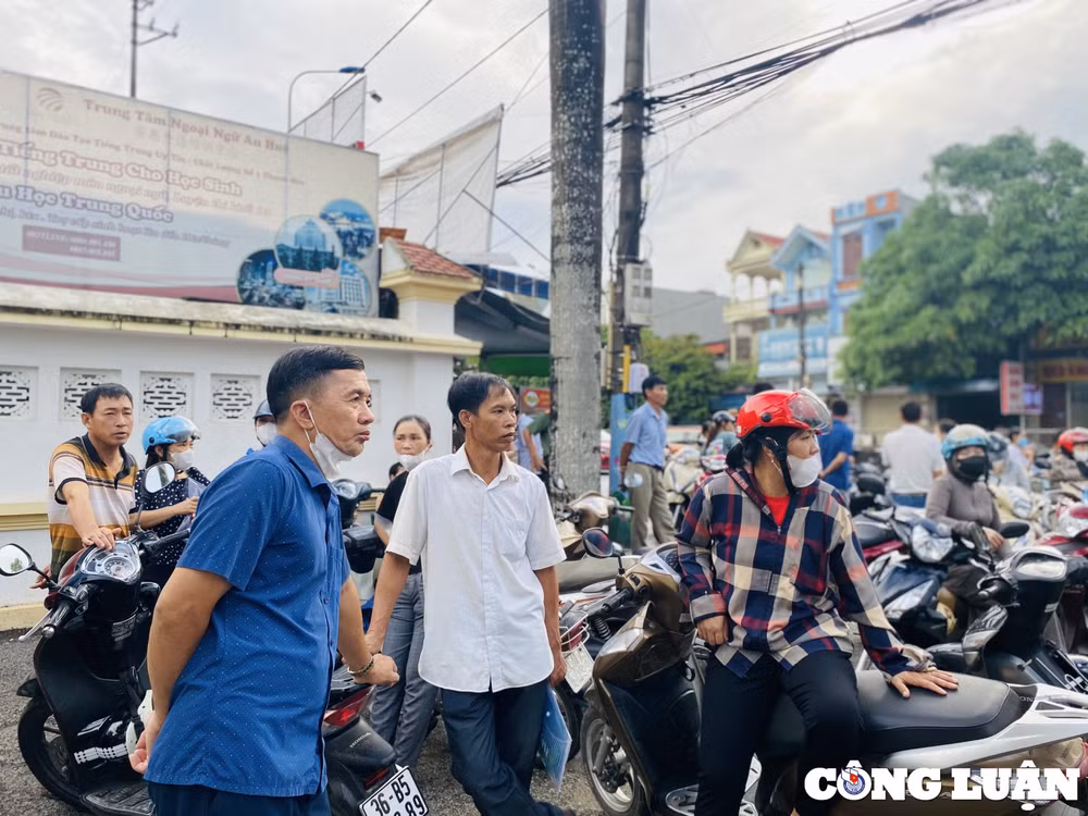 thanh hoa phu huynh lo lang doi con truoc cong diem thi hinh 8