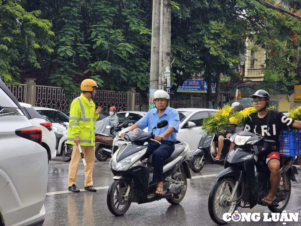 thoi tiet thanh hoa bat loi xuat hien mua sau buoi thi dau tien hinh 4