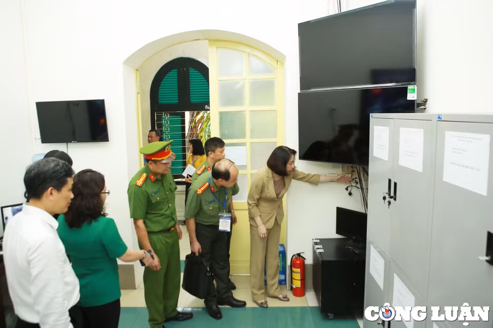 pho chu tich ubnd tp ha noi kiem tra cong tac chuan bi tai cac diem thi thpt hinh 2