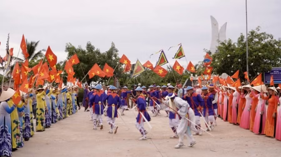 binh dinh ron rang le hoi cau ngu lo dieu hinh 2