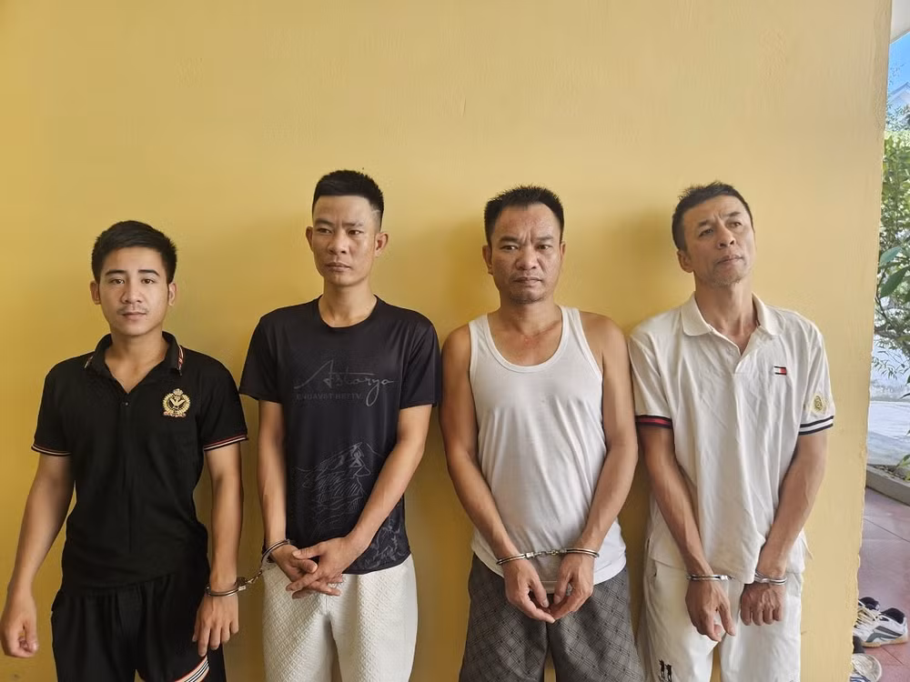 bat 4 doi tuong pham toi ma tuy tang tru vu khi nong o nghe an hinh 1