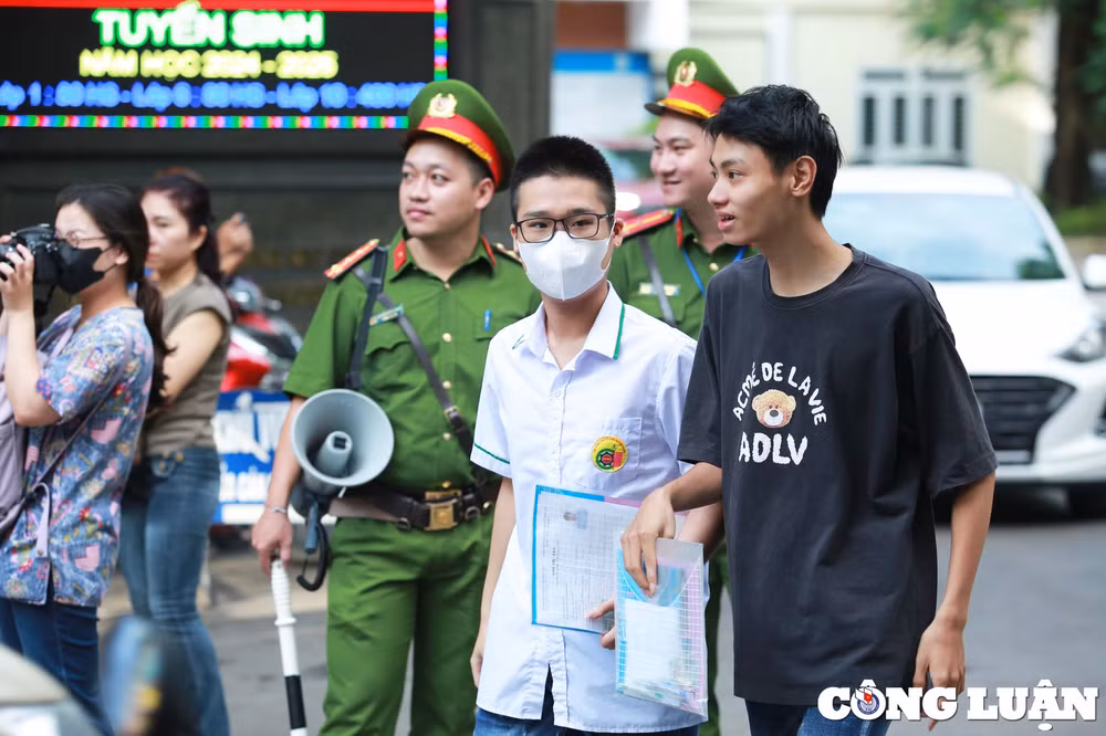 si tu voi va chay dua marathon khi trong danh cong truong khep lai hinh 2