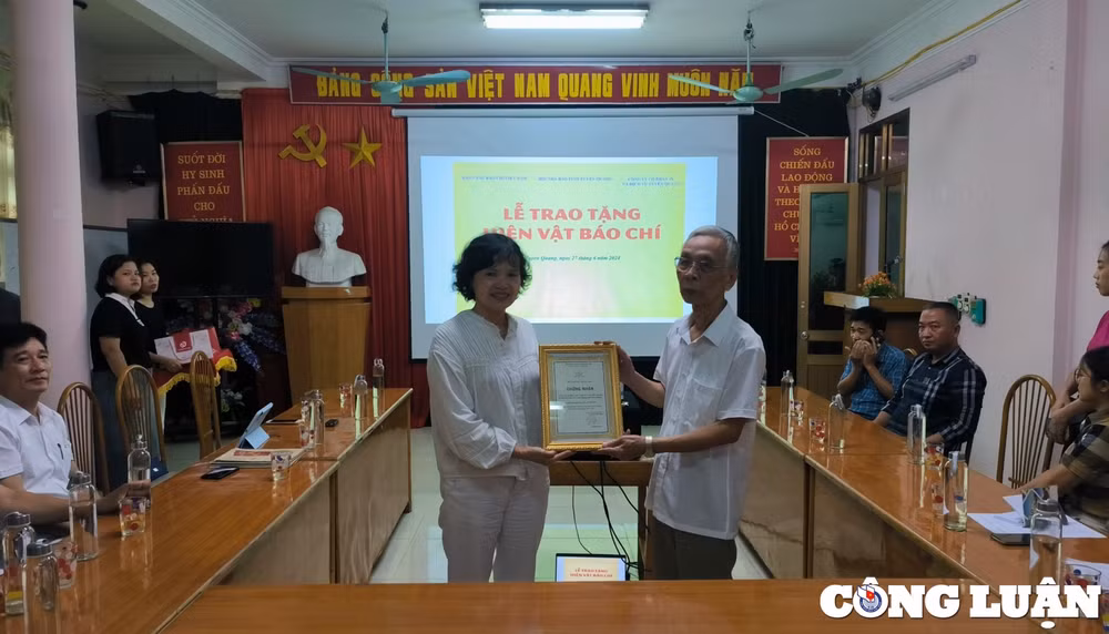 bao tang bao chi viet nam tiep nhan hien vat quy tai tinh tuyen quang hinh 2