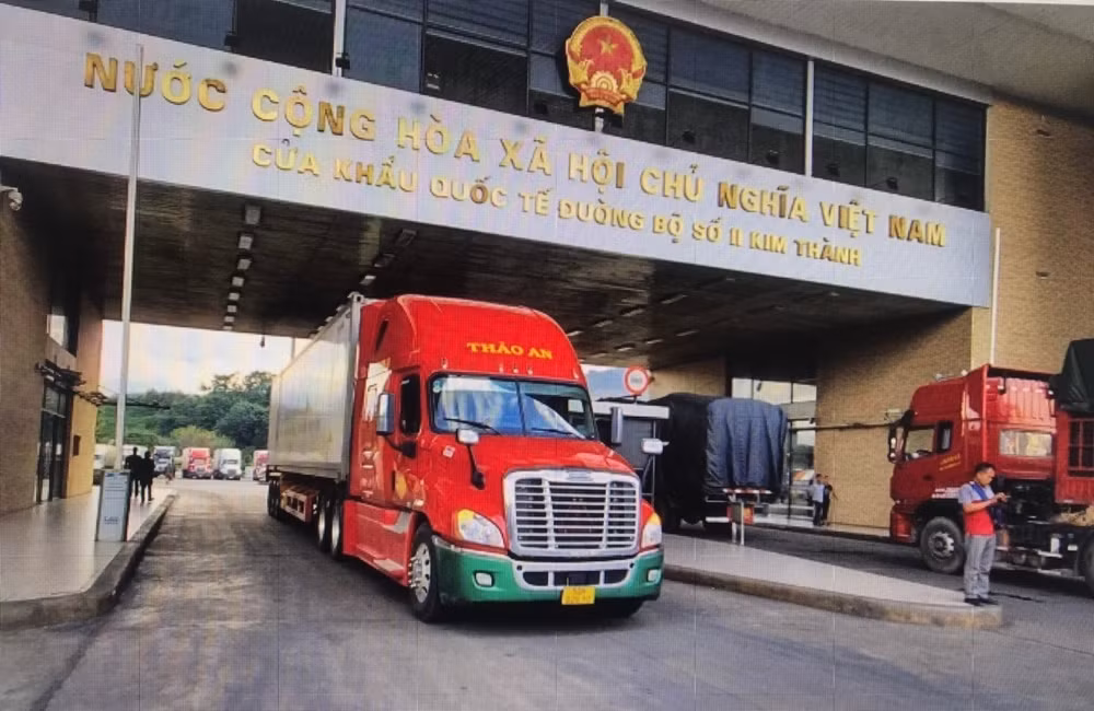 kim ngach xuat nhap khau qua cua khau lao cai dat gan 16 ty usd hinh 1