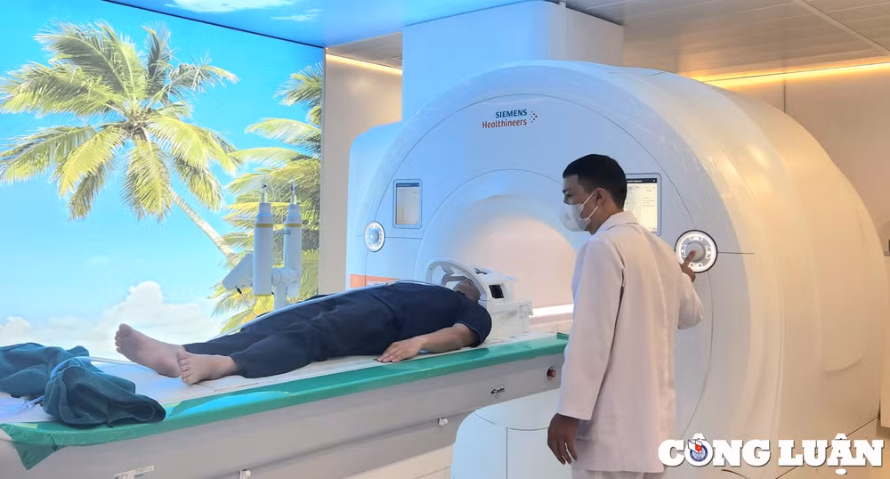 benh vien da khoa tinh phu tho kham tu van suc khoe mien phi cho nha bao phong vien hinh 2