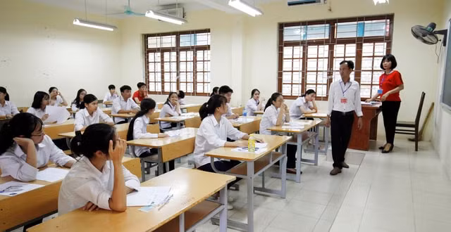 Giảng viên đại học được miễn tham gia coi thi, chấm thi tốt nghiệp THPT năm nay. Ảnh: TL