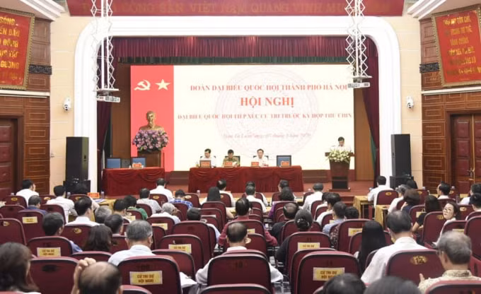 Quang cảnh buổi tiếp xúc cử tri quận Nam Từ Liêm.