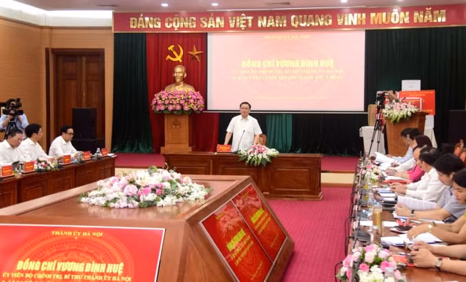 Bí thư Thành ủy Hà Nội Vương Đình Huệ đã làm việc với Ban Thường vụ Quận ủy Nam Từ Liêm.