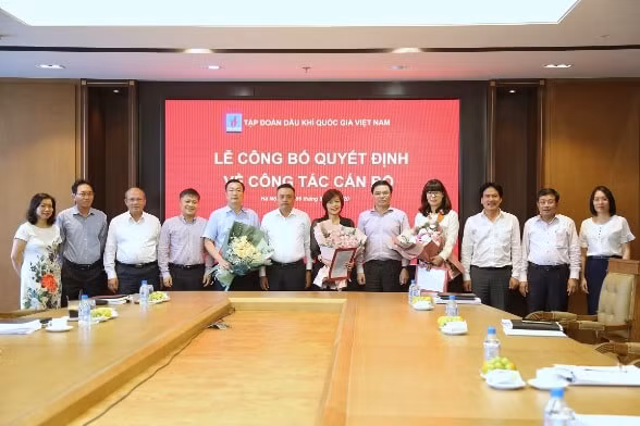 Lãnh đạo Tập đoàn chúc mừng các cán bộ được bổ nhiệm