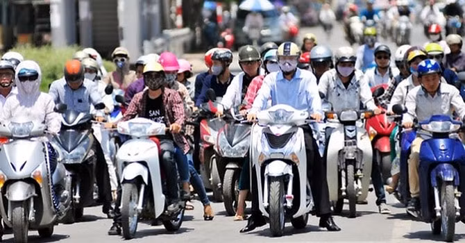 Nắng nóng trên cả nước, cục bộ một số nơi có nắng nóng gay gắt, nhiệt độ lên tới 38 độ C. Ảnh TL.