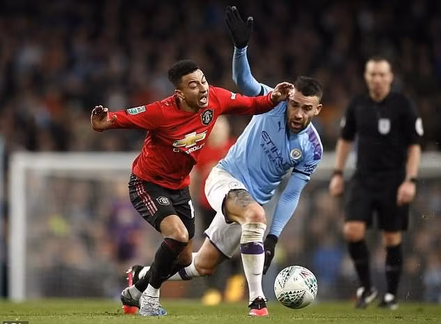 Cổ động viên Quỷ đỏ tỏ ra không hề ưa thích Jesse Lingard và luôn coi anh là “cục nợ” của đội bóng. Ảnh: MUTV