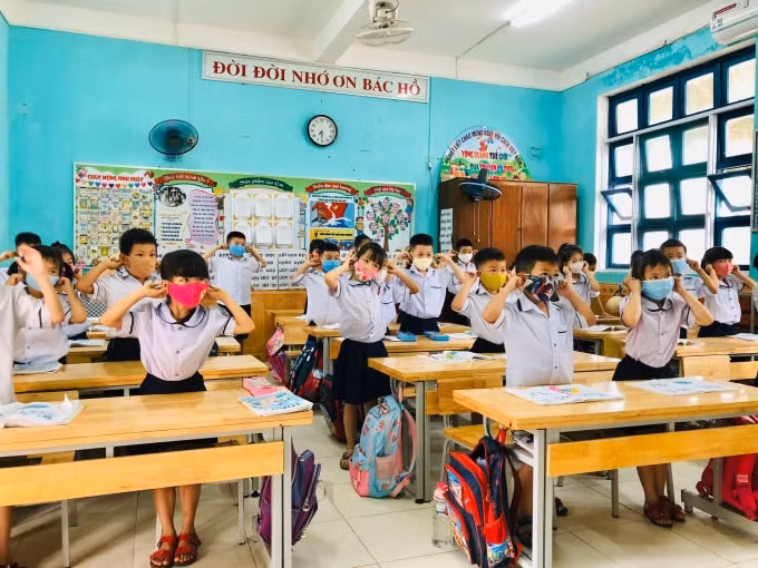Những bức ảnh đẹp về đeo khẩu trang chỉ phản ánh được một góc cạnh của tình hình đeo khẩu trang tại trường học hiện nay (ảnh minh họa - nguồn TL).