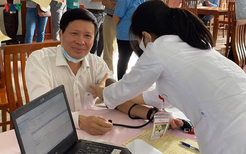 Ông Vũ Hải Quang, Phó Tổng Giám đốc VOV cho biết nhiều năm qua, Công đoàn Đài Tiếng nói Việt Nam thường xuyên tổ chức các chương trình hiến máu, với sự tham gia của đông đảo của cán bộ, CCVC-LĐ. Ảnh: VOV