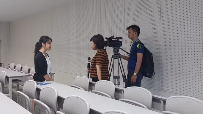 Thời điểm hậu dịch, công việc làm báo của những phóng viên như chị Kim Hải vẫn không ngừng