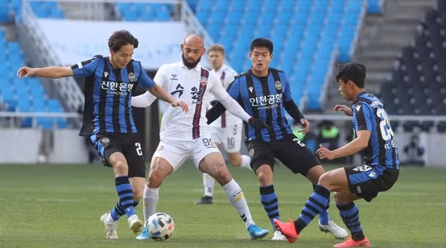 K-League sẽ thi đấu trong sân không khán giả để phòng tránh lây lan dịch bệnh. Ảnh: Koreaherald