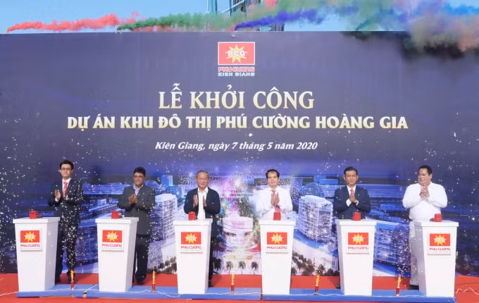 Dự án lấn biển Khu đô thị Phú Cường Hoàng Gia tại TP. Rạch Giá (Kiên Giang) chính thức được khởi công với tổng vốn đầu tư lên đến 8000 tỉ đồng.