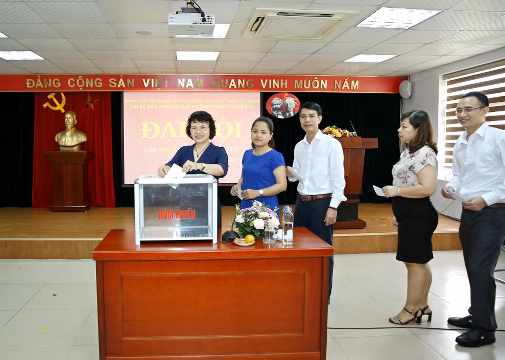 Đại hội đã tiến hành bỏ phiếu kín. Ảnh: Sơn Hải