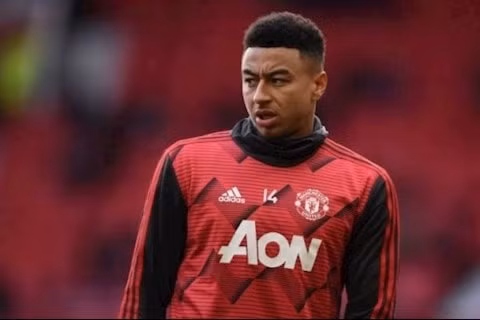 Cổ động viện Manchester United mừng thầm khi Newcastle hỏi mua Jesse Lingard. Ảnh: MUTV