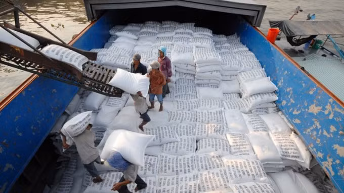Philippines&nbsp;là thị trường tiêu thụ gạo lớn nhất với 594,2 nghìn tấn tăng 8,2%. Ảnh TL.