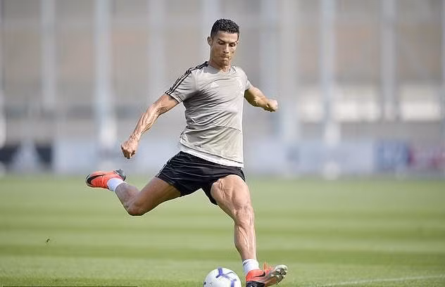 Siêu sao Cristiano Ronaldo gặp sự cố chưa thể quay lại hội quân cùng Juventus. Ảnh: Getty