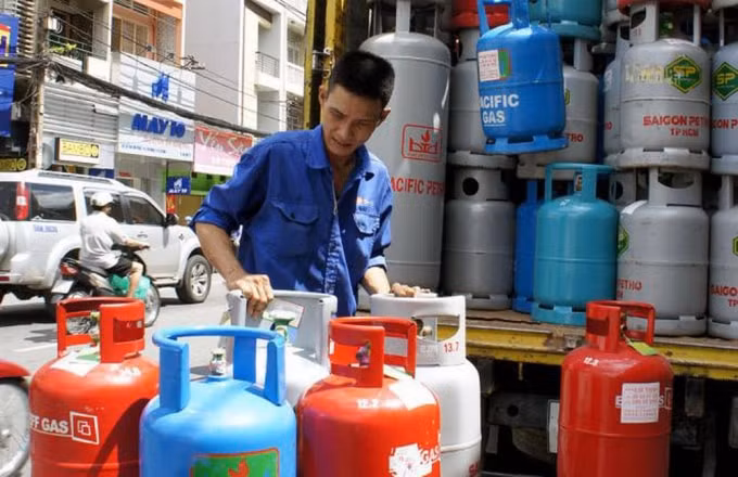 Giá gas tăng mạnh 34.000 đồng/bình 12 kg. Ảnh minh họa.