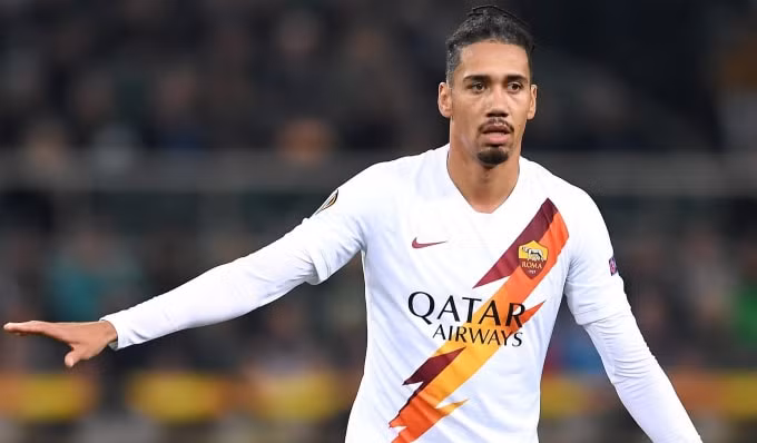 Ban lãnh đạo AS Roma sẵn sàng làm mọi cách để giữ chân Chris Smalling. Ảnh: Metro