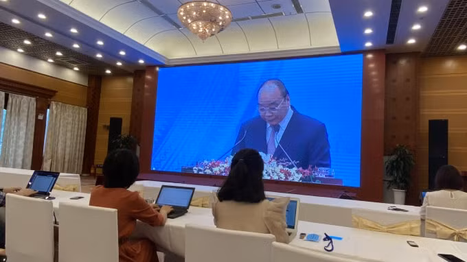 Thủ tướng Nguyễn Xuân Phúc phát biểu tại Hội nghị “Cùng nỗ lực, vượt thách thức, đón thời cơ, phục hồi nền kinh tế”