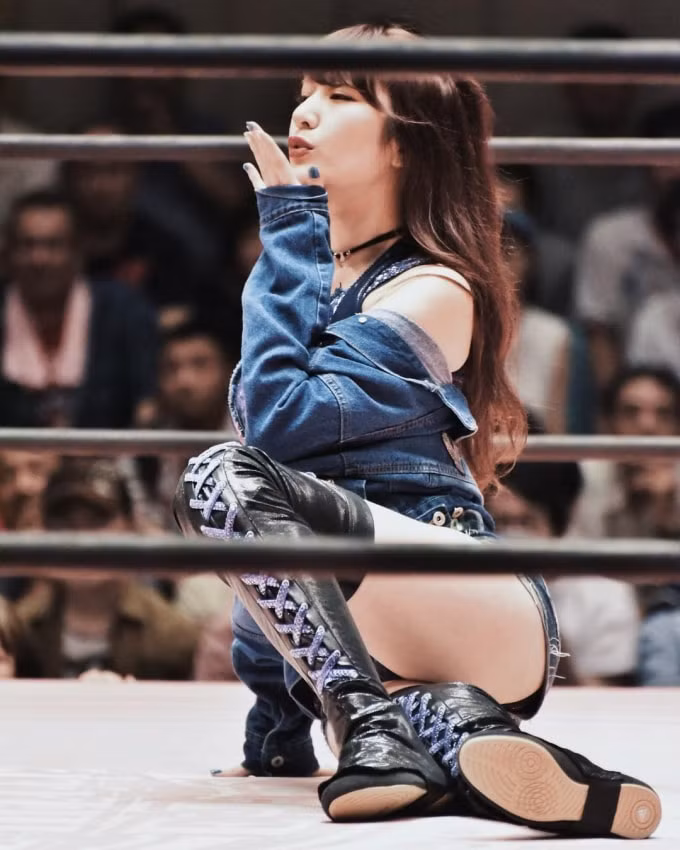 Khoảnh khắc hôn gió trên sàn đấu của Yuki Kamifuku khiến không ít fans nam “tan chảy”. Ảnh: Instagram
