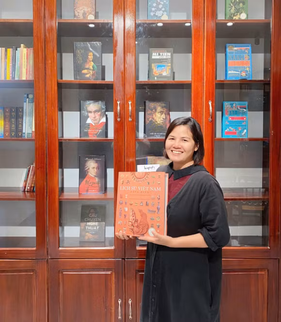 Bà Nguyễn Thị Bích Lan - chuyên gia đọc và thực hành Thư viện trường học Quốc tế, người sáng lập dự án “Mang sách đi chơi”. Ảnh: NVCC 